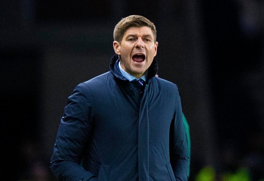El director técnico Steven Gerrard