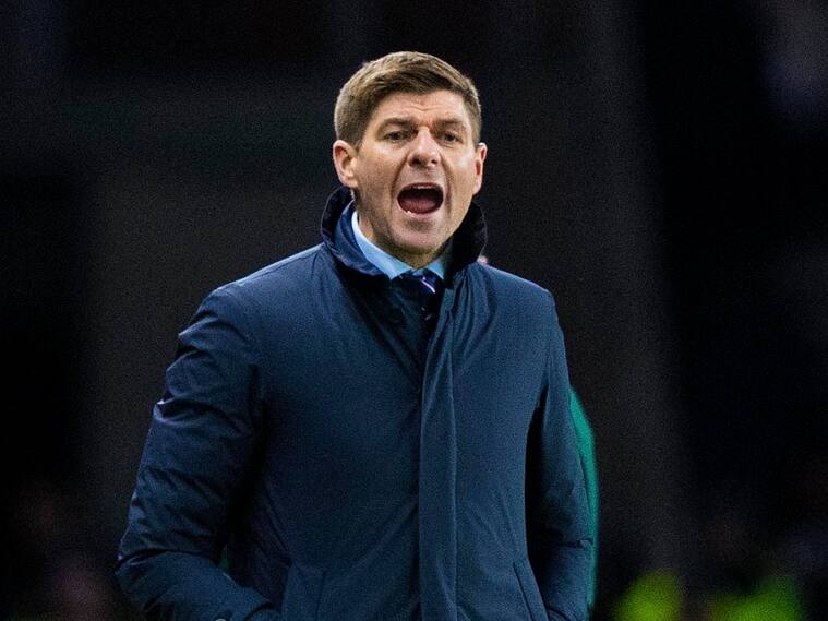 El director técnico Steven Gerrard
