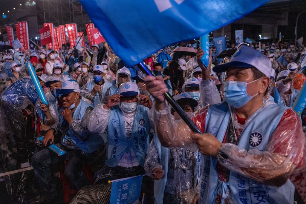 Seguidores festejan el triunfo de Chiang Wan An en Taipei de Taiwán