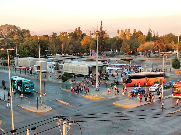 Máxima tensión en Maipú: Tres colegios bajo resguardo tras amenazas de violencia