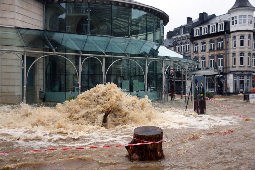 Fuertes lluvias inundan las calles de la ciudad belga Spa