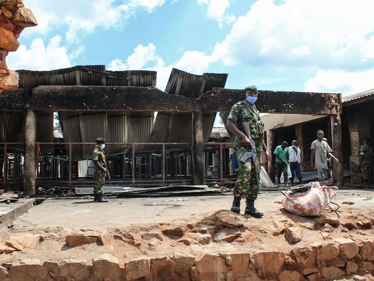 Fuerzas de seguridad vigilan perímetro de la incendiada cárcel en Burundi