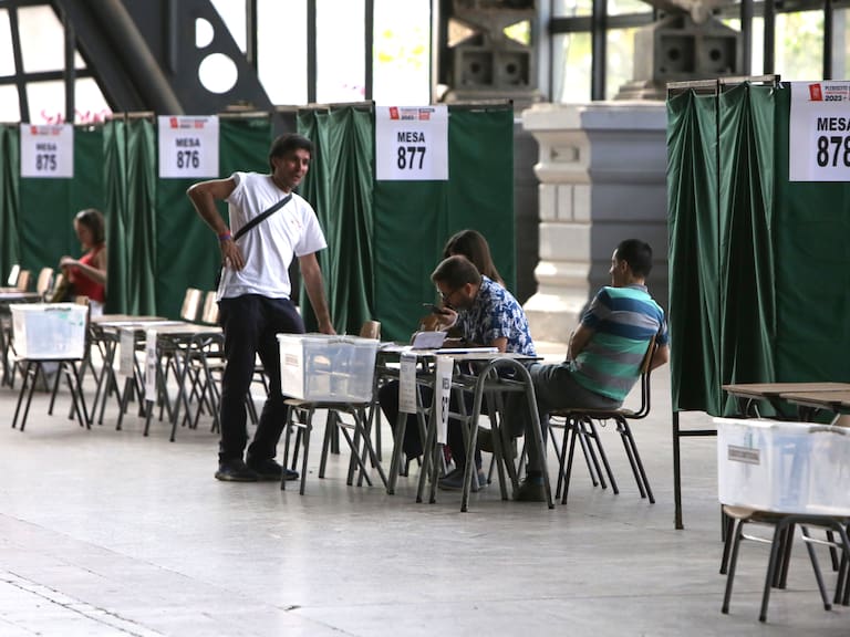 Elecciones 2024 en Chile: de cuánto es la multa si sales vocal de mesa y no te presentas en el local