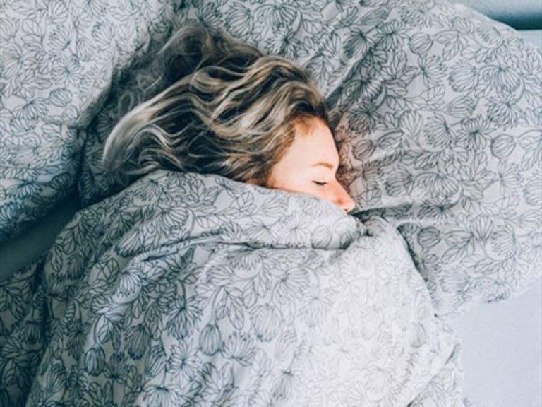 Estudio confirmó que dormir mucho durante el fin de semana es completamente necesario