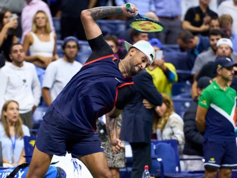 Kyrgios pierde el control y rompe sus raquetas tras quedar eliminado de US Open ante Khachanov