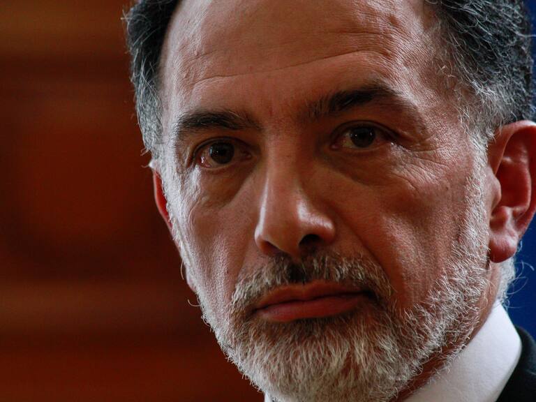 Sergio Muñoz interrumpe sus vacaciones y regresa a la Corte ante su acusación constitucional