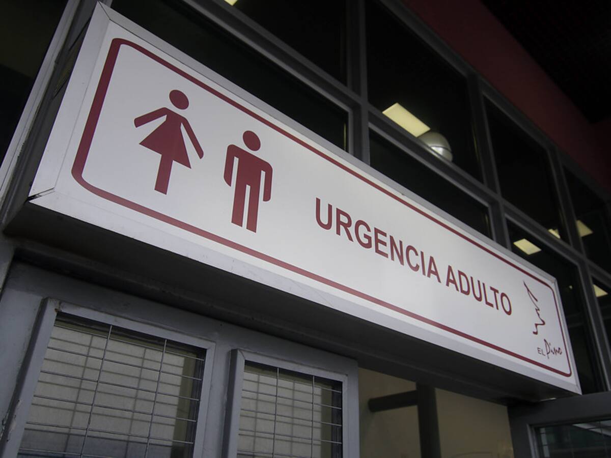 Nueva denuncia revela colapso en el Hospital El Pino: Ambulancias esperan con pacientes Covid hace 24 horas