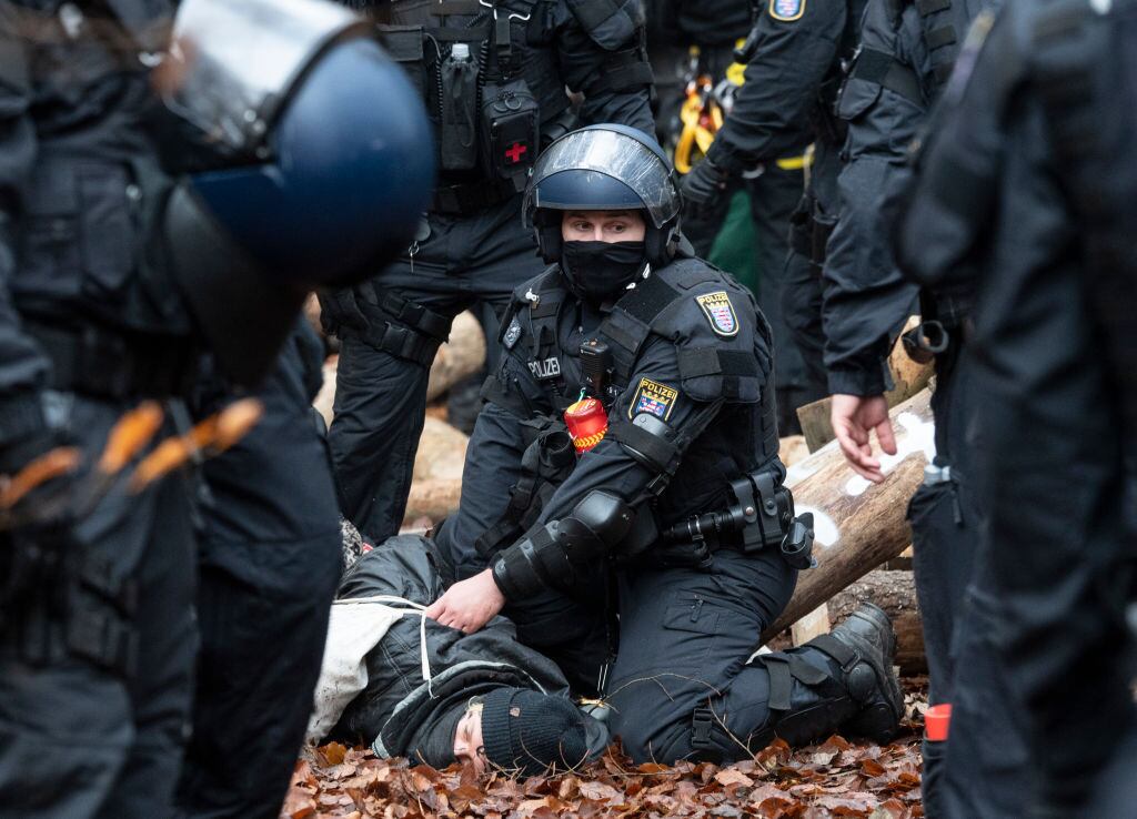 La policía detiene a activistas ecológicos en Alemania
