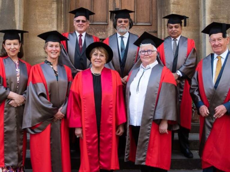 Universidad de Oxford entrega título honorífico a la expresidenta Michelle Bachelet