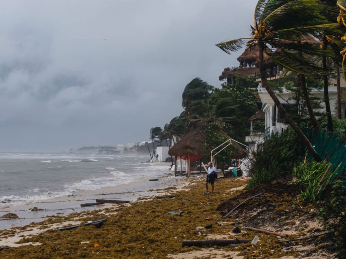 Huracán Grace subió de categoría frente a la costa de México