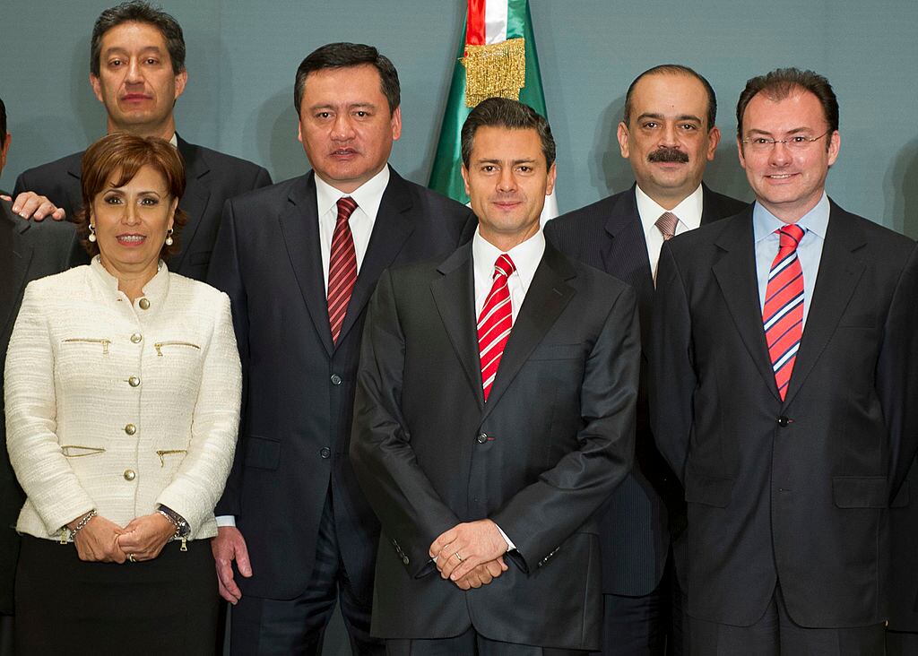 Rosario Robles acompañando al expresidente Enrique Pena Nieto