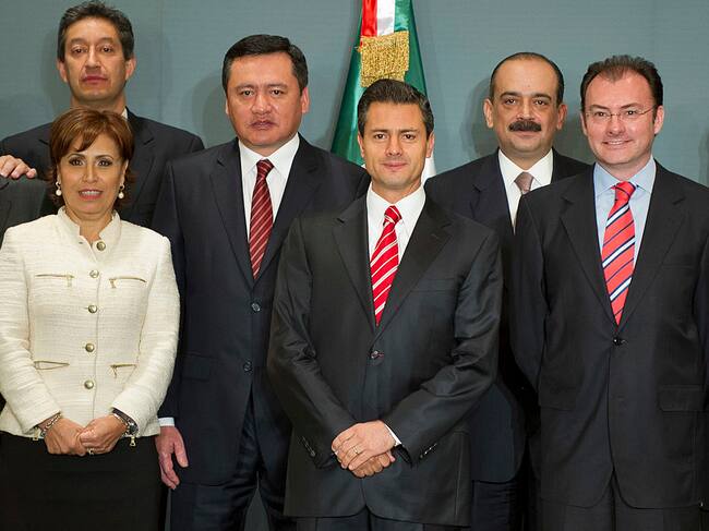 Rosario Robles acompañando al expresidente Enrique Pena Nieto