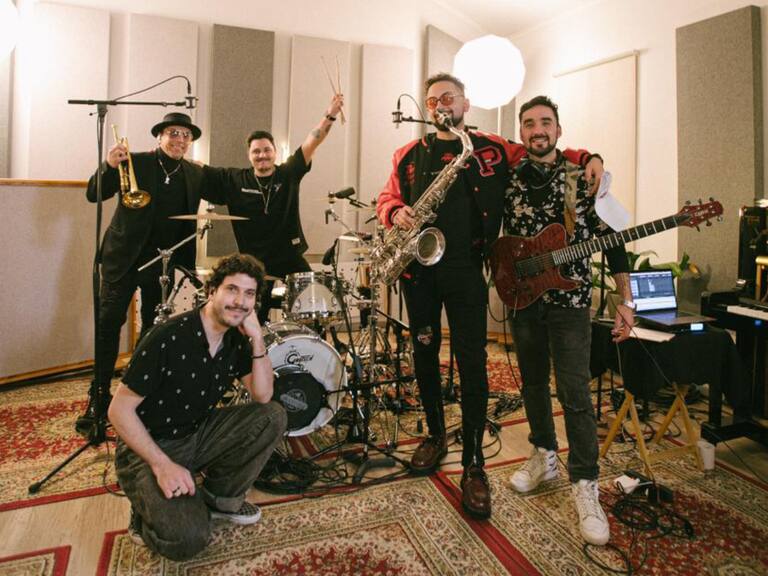 Nadando, Tu Luz y más: Banda del percusionista de Santaferia presenta adelanto de su nuevo disco