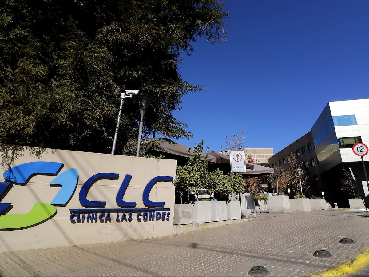 Anestesiólogos demandan a Clínica Las Condes por deuda de 9 mil millones de pesos