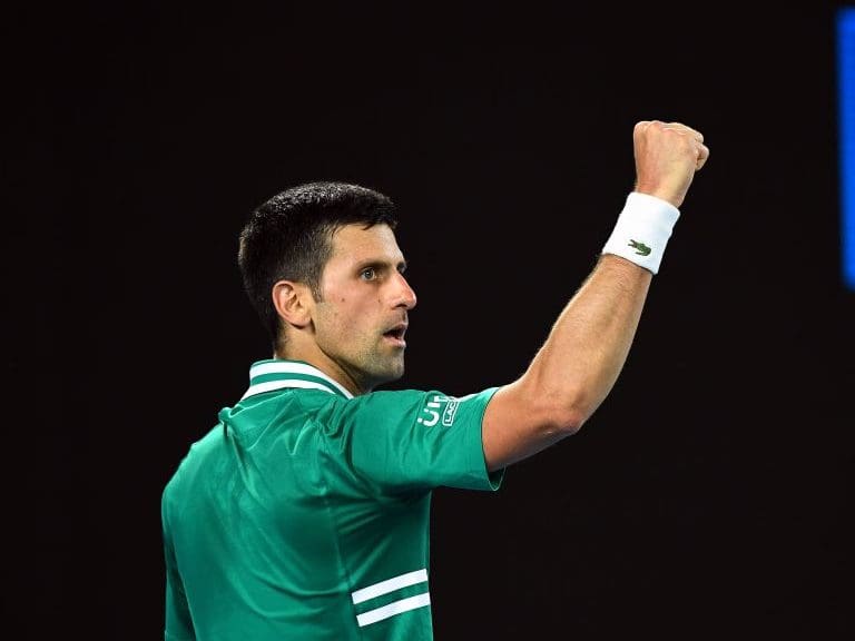 Novak Djokovic sacó adelante un duro partido ante Alexander Zverev y se metió en las semifinales del Abierto de Australia