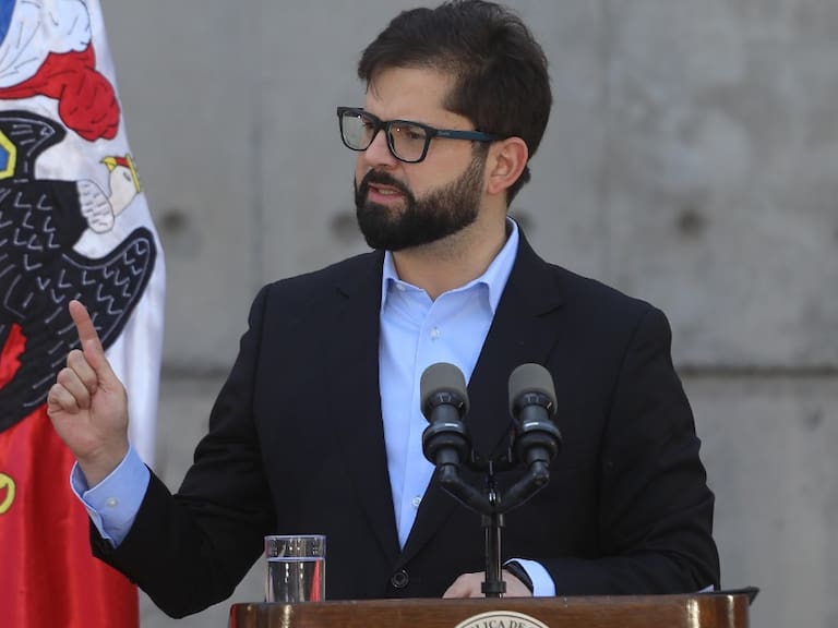 Cadem: aprobación a la gestión del Presidente Boric continúa a la baja