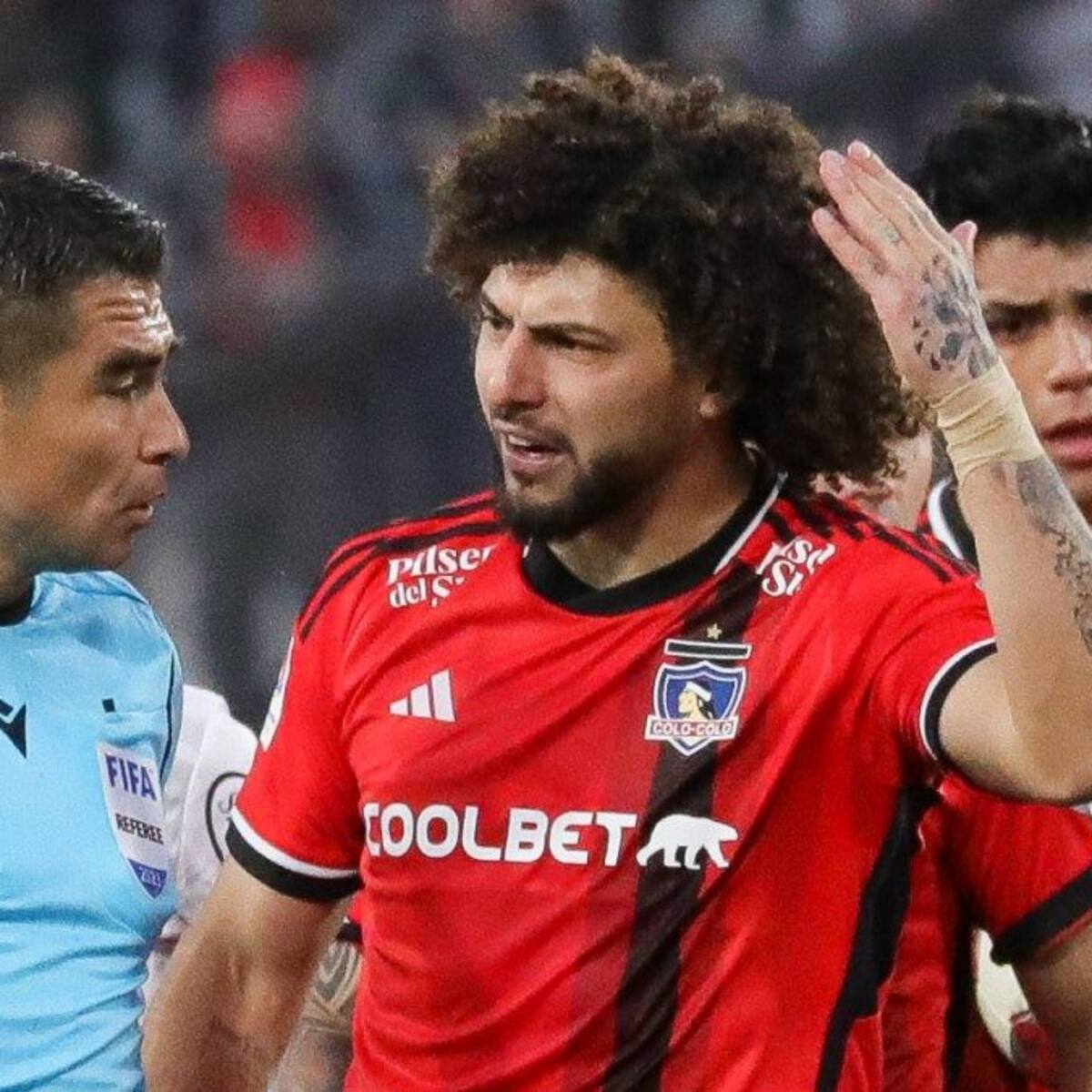 Solo fue amonestado: los durísimos insultos de Maxi Falcón al arbitro asistente en el duelo ante Cobreloa