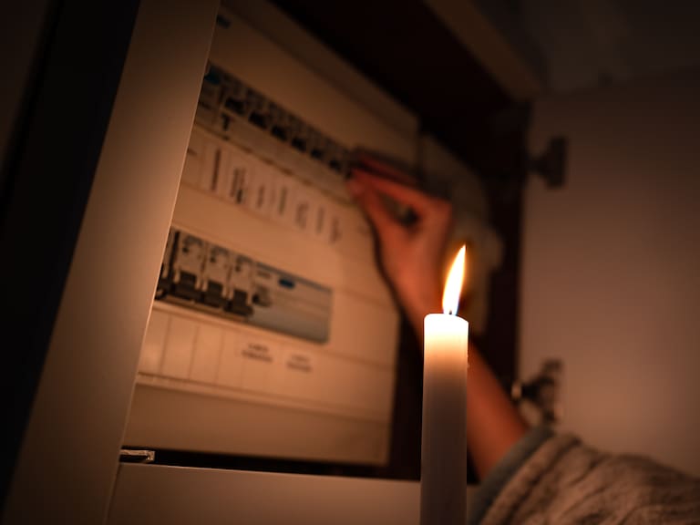 Corte de luz en Santiago deja sin suministro a casi 30 mil clientes: estas son las comunas más afectadas