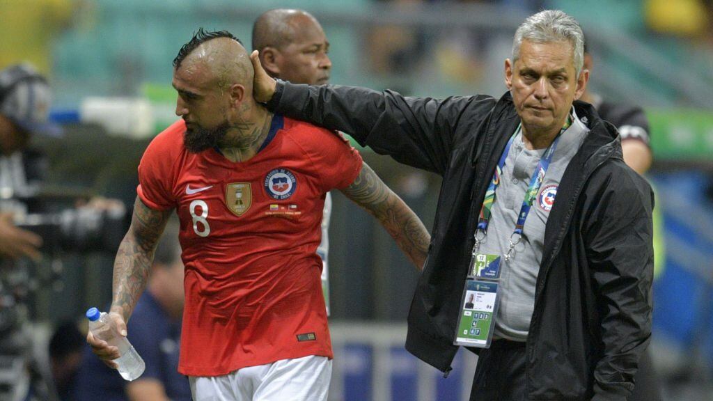 Chile's Arturo Vidal (L) greets his Colombian coach Reinaldo Rueda after being substituted near the end of the match during the Copa America football tournament group match against Ecuador at the Fonte Nova Arena in Salvador, Brazil, on June 21, 2019. (Photo by Raul ARBOLEDA / AFP)        (Photo credit should read RAUL ARBOLEDA/AFP via Getty Images)
