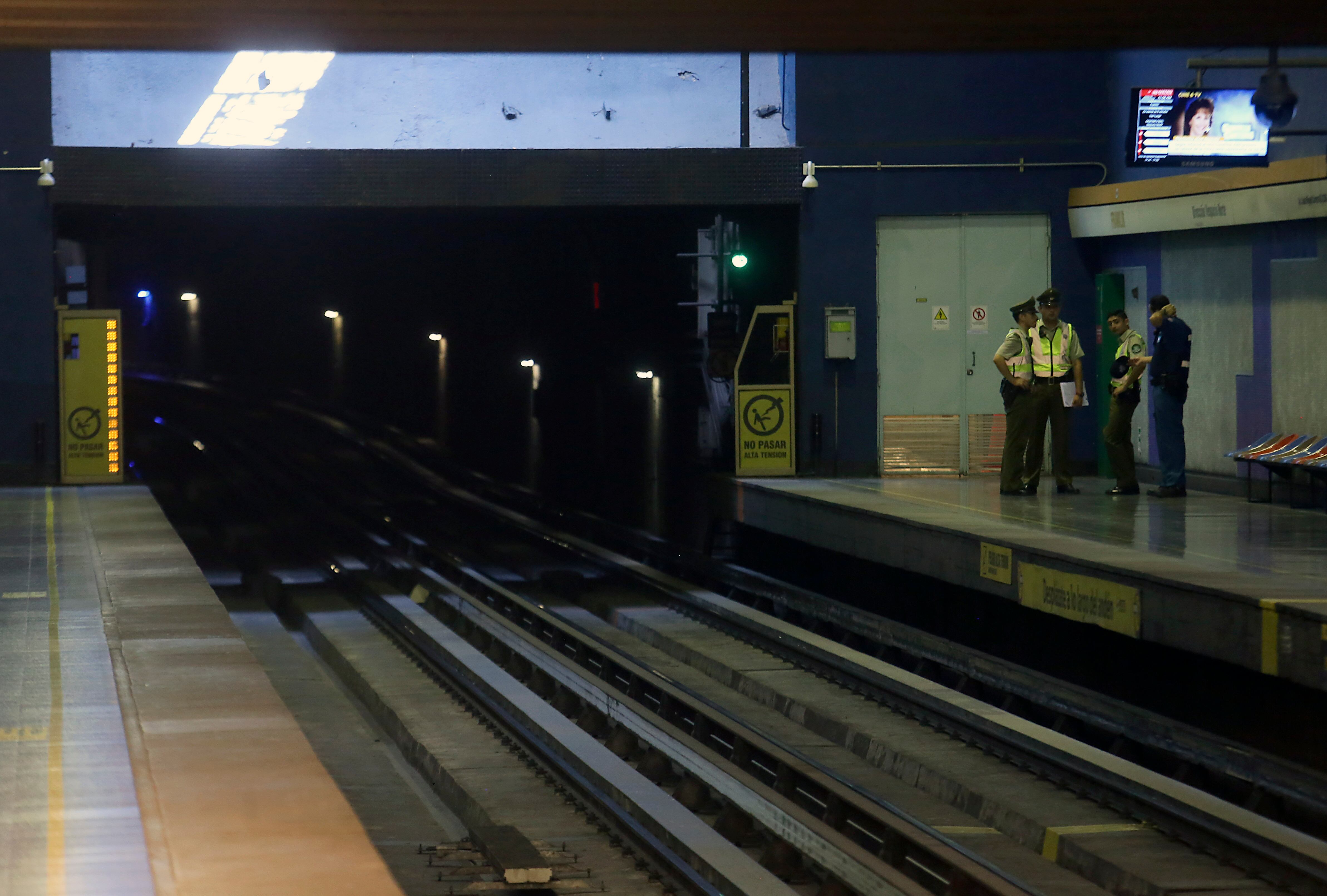 25 de Diciembre de 2018/SANTIAGO
Esta maana la Lnea 2 del Metro fue suspendida la presencia de una persona en las vas de la estacin Franklin.
FOTO:CRISTOBAL ESCOBAR/AGENCIAUNO