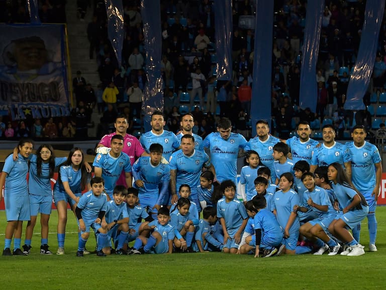 “Menos carrete, más corazón”: hinchas de Deportes Iquique rayan el centro de entrenamiento y exigen la salida del DT