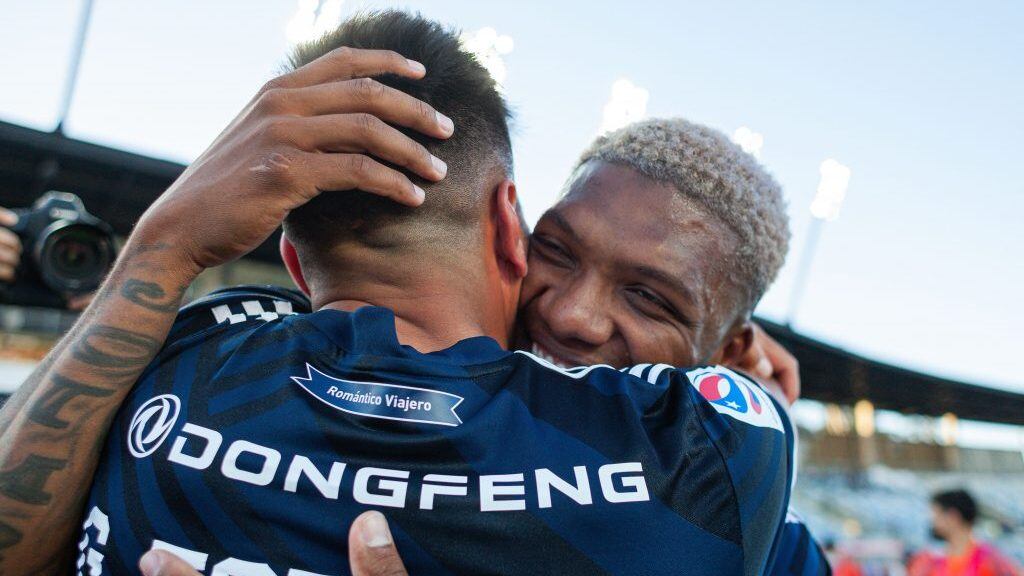 05 DE NOVIEMBRE DE 2021/SANTIAGOJugadores de Universidad de Chile celebran al terminar el partido, durante el partido valido por la trigsima cuarta fecha del Campeonato Nacional AFP PlanVital 2021, entre Universidad de Chile y Union La Calera, disputado en el Estadio El Teniente.
FOTO: SEBASTIAN ORIA/AGENCIAUNO