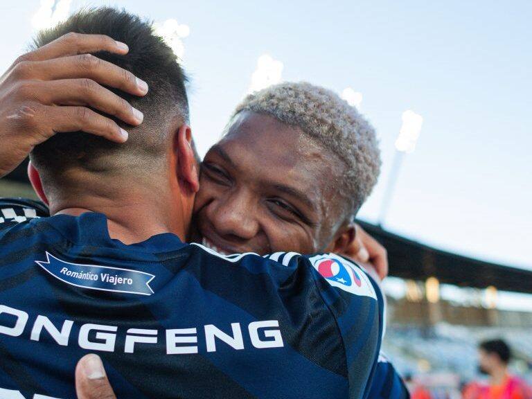 05 DE NOVIEMBRE DE 2021/SANTIAGOJugadores de Universidad de Chile celebran al terminar el partido, durante el partido valido por la trigsima cuarta fecha del Campeonato Nacional AFP PlanVital 2021, entre Universidad de Chile y Union La Calera, disputado en el Estadio El Teniente.
FOTO: SEBASTIAN ORIA/AGENCIAUNO
