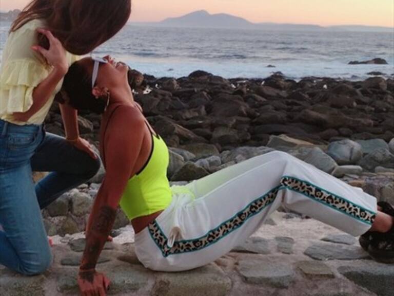 Polola de Camila Recabarren se llenó de halagos por una foto en topless en la naturaleza