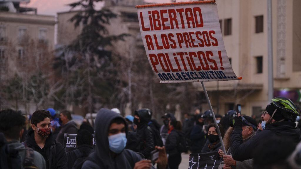 09 De Julio del 2021/SantiagoManifestantes llegan hasta la Plaza Baquedano para exigir la libertad de los presos politicos del Estallido Social.

FOTO: DANIEL ARAYA MARTIN/AGENCIAUNO