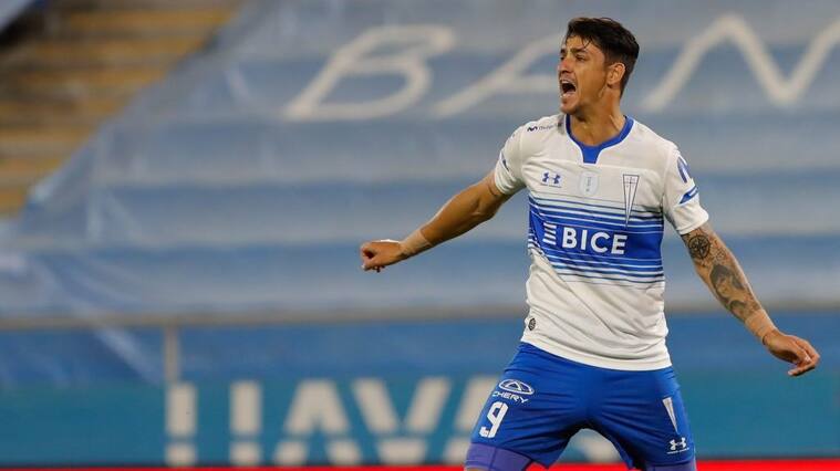 19 de Enero del 2021/SANTIAGOFernando Zampedri(c) reclama a sus compañeros ,durante el partido valido por la Trigésima Primera fecha del Campeonato Nacional AFP PlanVital 2020, entre Universidad Católica vs Everton, disputado en el Estadio San Carlos de Apoquindo.
FOTO:FRANCISCO LONGA/AGENCIAUNO
