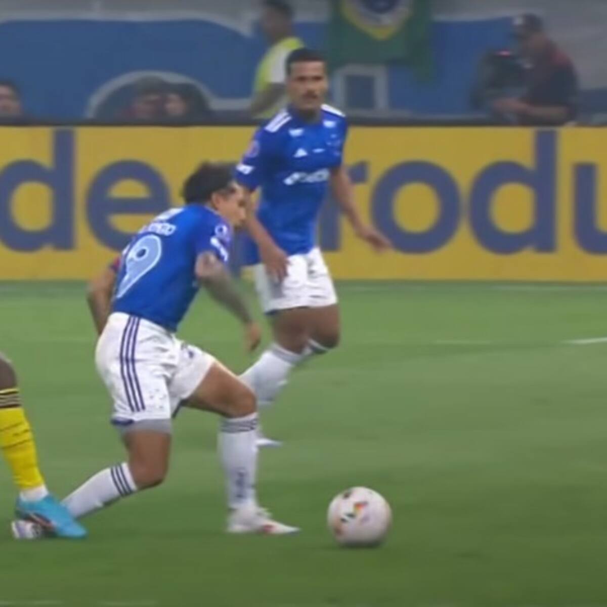 Luis Advíncula entró al ranking: estas son las expulsiones más rápidas de la historia en torneos Conmebol