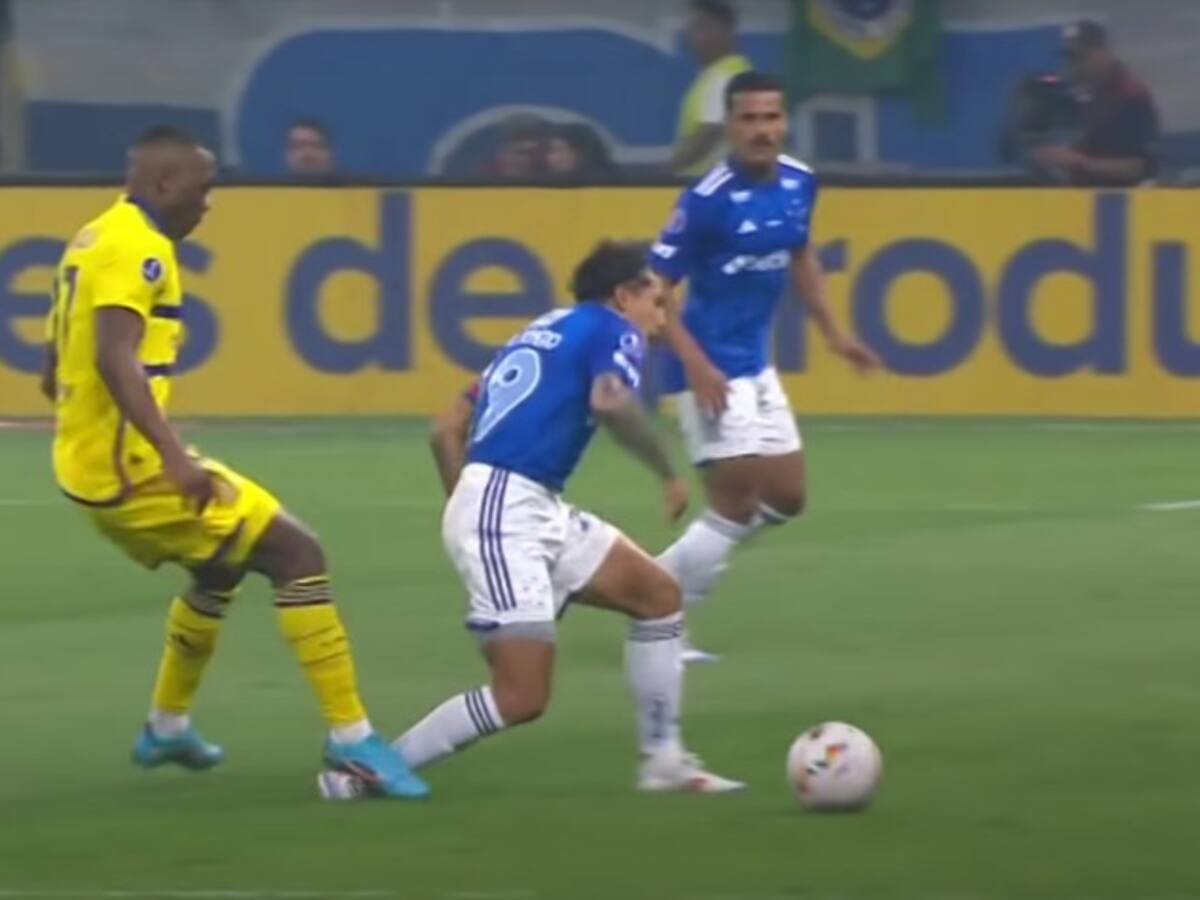 Luis Advíncula entró al ranking: estas son las expulsiones más rápidas de la historia en torneos Conmebol