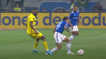 Luis Advíncula entró al ranking: estas son las expulsiones más rápidas de la historia en torneos Conmebol
