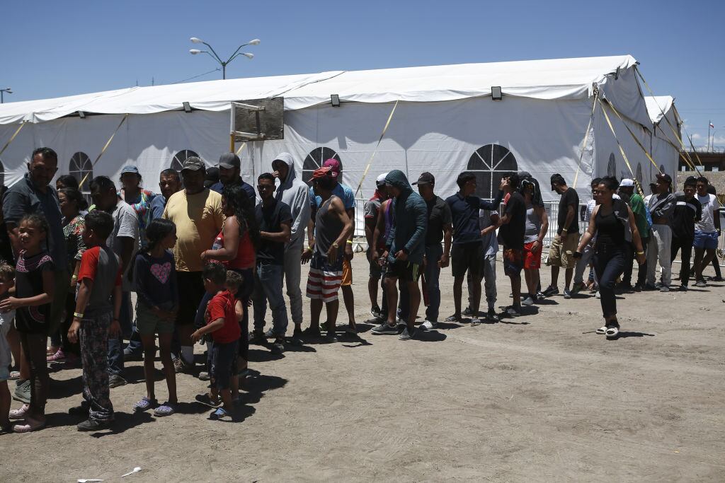 Cientos de migrantes esperan en México para cruzar a Estados Unidos