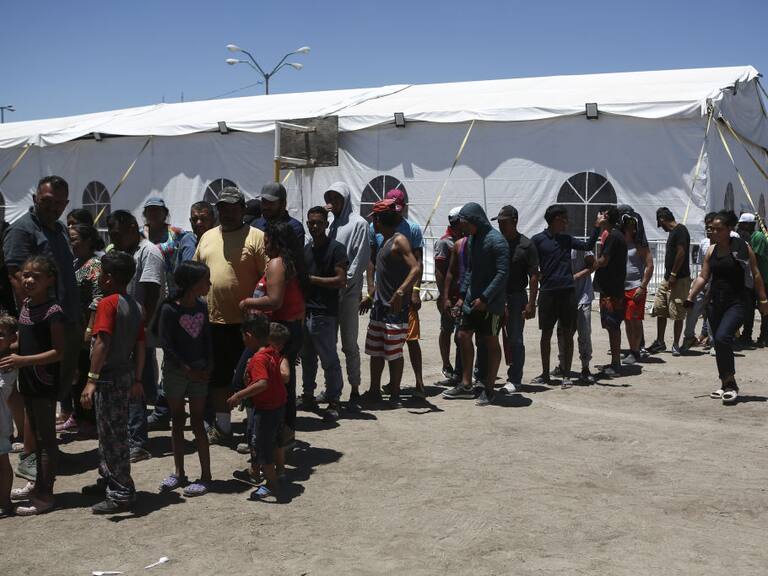 Cientos de migrantes esperan en México para cruzar a Estados Unidos