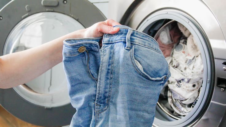 Cada cuánto debería lavar los jeans, cómo hacerlo y por qué es buena idea meterlos al freezer