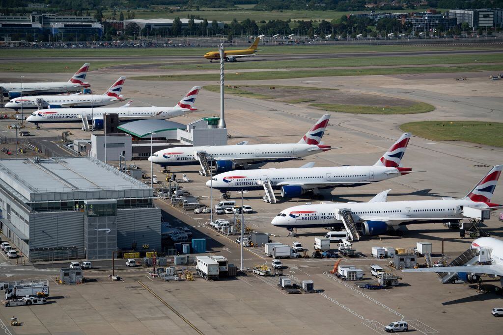 Aviones de British Airways detenidos en el aeropuerto londinense de Heathrow