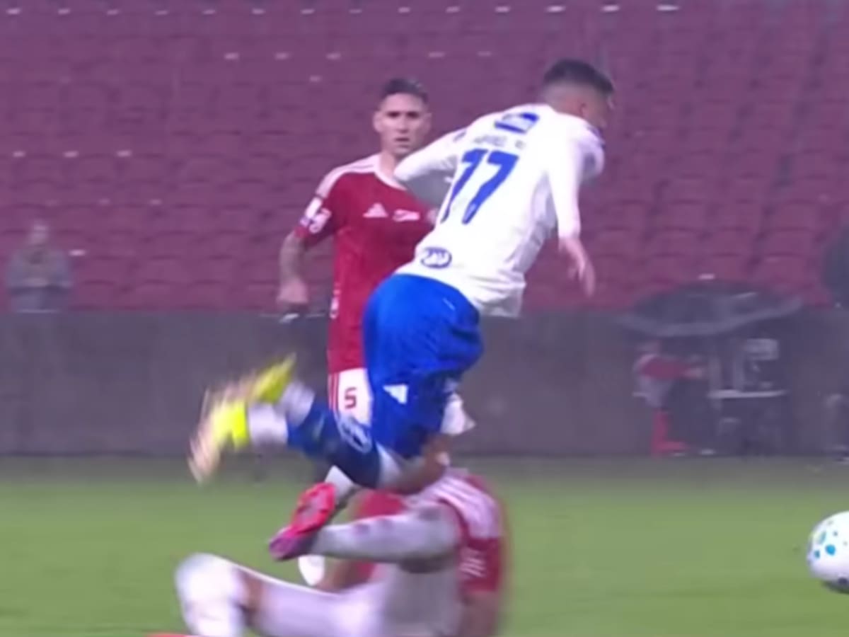 Escalofriante: compañero de Maripán fractura a un rival con brutal planchazo en el debut del chileno