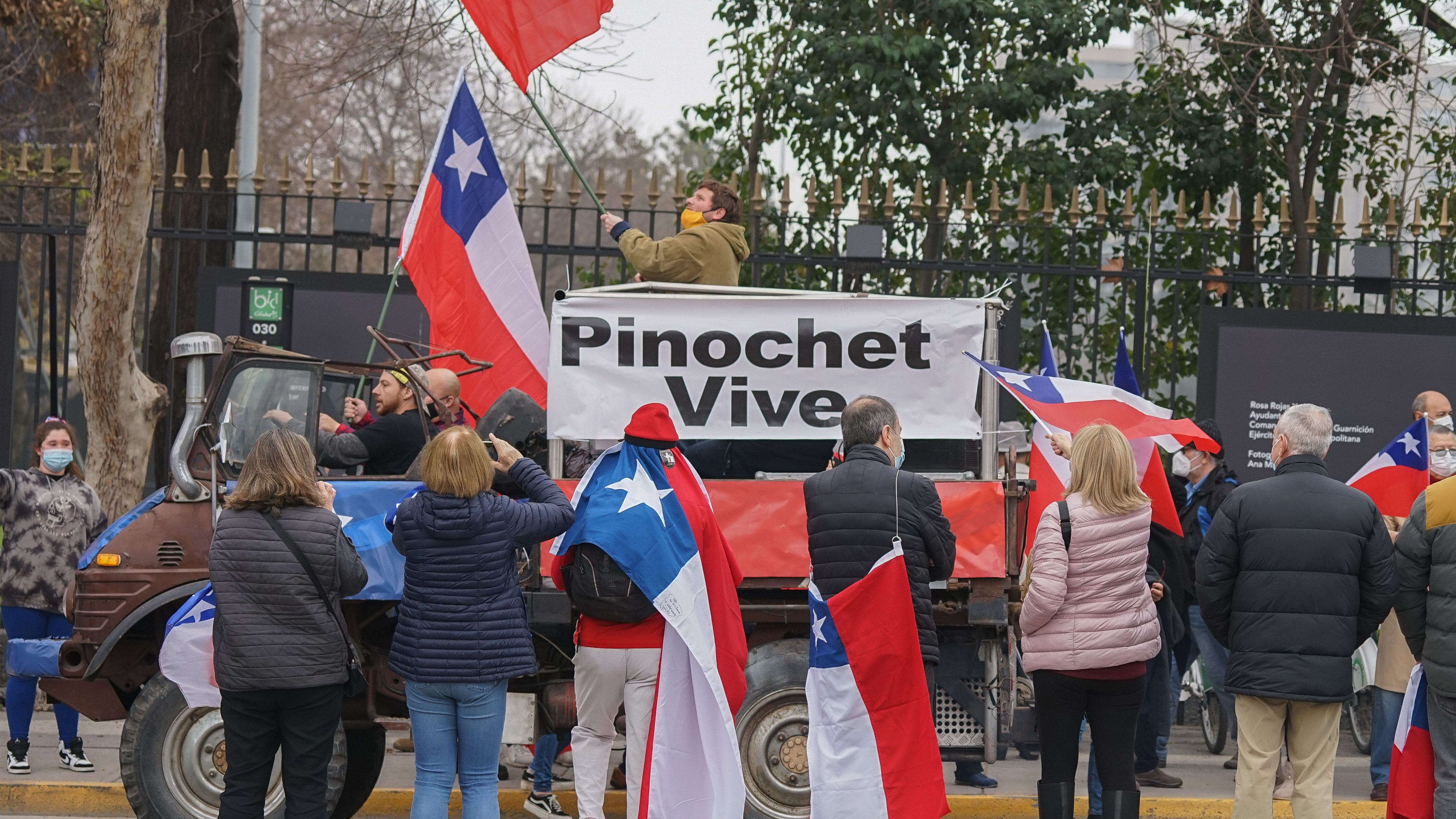 Adherentes de la dictadura en la escuela militar