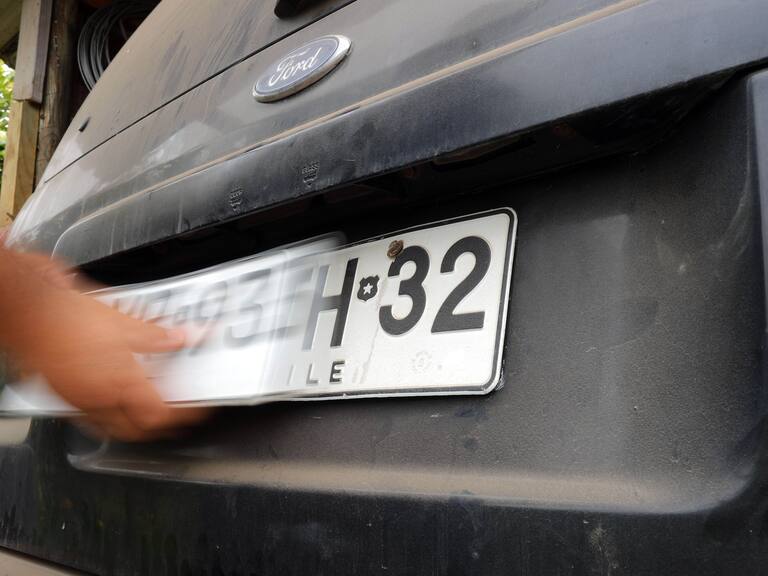 Tercera placa patente: qué es, para qué sirve y en qué comunas se puede pedir en Chile