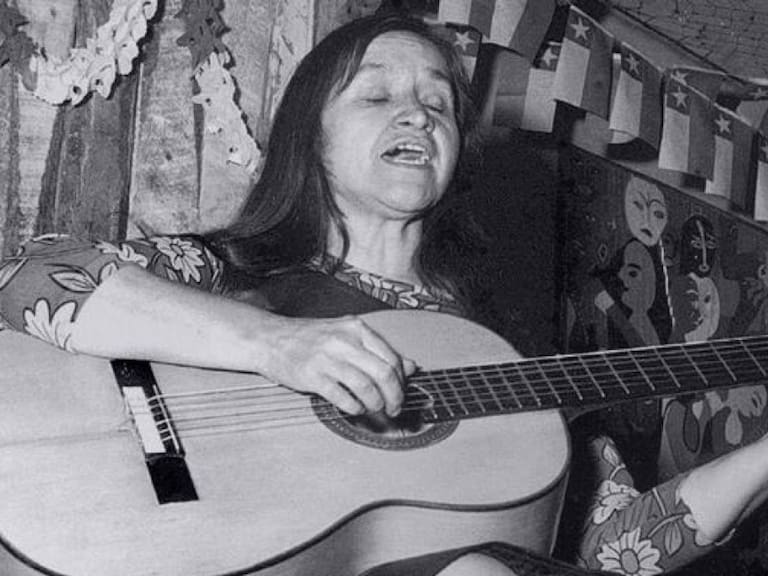 Fundación Violeta Parra repudió "uso malicioso" de la imagen de la cantautora en propaganda electoral de José Antonio Kast