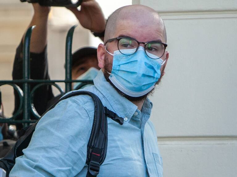 02 de Febrero/SANTIAGOEl ministro secretario general (SEGPRES) entrante, Giorgio Jackson, ingresa al comando presidencial, conocido popularmente como"La moneda chica"
FOTO: LUKAS SOLIS/AGENCIA UNO