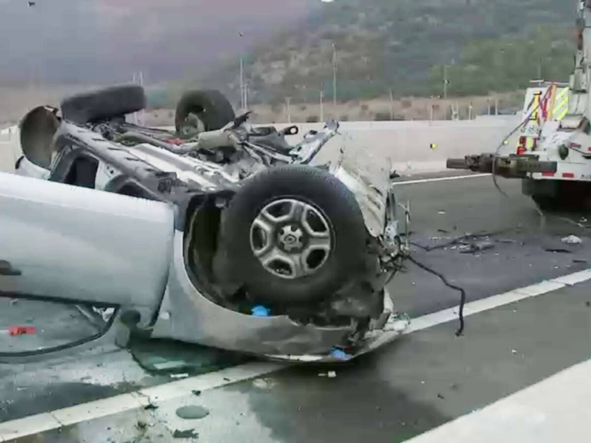 Auto queda totalmente destruido tras volcamiento en Ruta 68: conductor habría transitado a alta velocidad