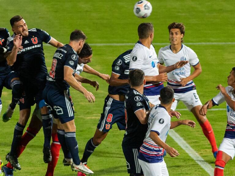 Universidad de Chile se durmió sobre el final y terminó lamentando un doloroso empate ante San Lorenzo por la Copa Libertadores