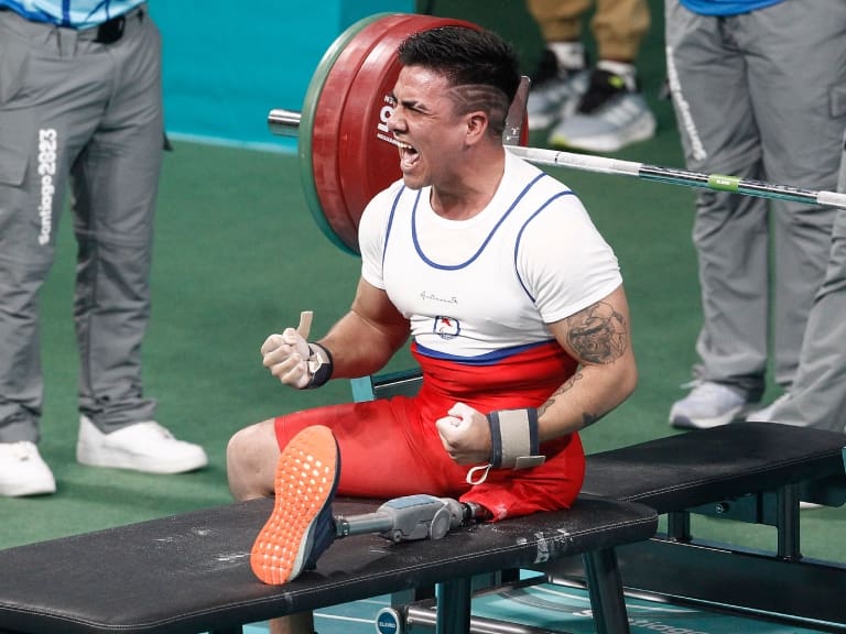 Santiago 2023: Javier Jiménez logra levantar 153 kilos en el Para Powerlifting y consigue la medalla de plata para el Team Chile
