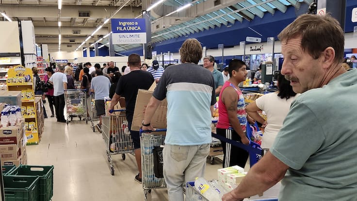 Cencosud podría comprar gigantesca cadena de supermercados en Argentina: es uno de sus principales competidores