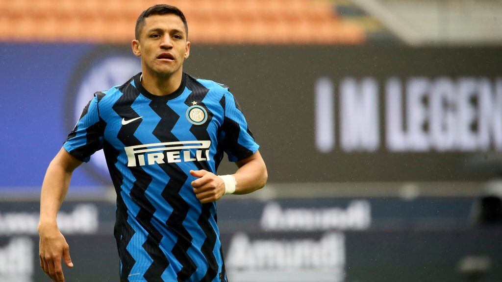 Alexis Sanchez of FC Internazionale looks on during the Serie A match between FC Internazionale and Cagliari Calcio at Stadio Giuseppe Meazza on April 11, 2021 in Milan, Italy. Sporting stadiums around Italy remain under strict restrictions due to the Coronavirus Pandemic as Government social distancing laws prohibit fans inside venues resulting in games being played behind closed doors. (Photo by Giuseppe Cottini/NurPhoto via Getty Images)