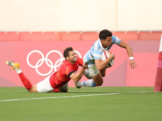 Lautaro Bazan anota un try ante los británicos en el rugby seven de Tokio 2020