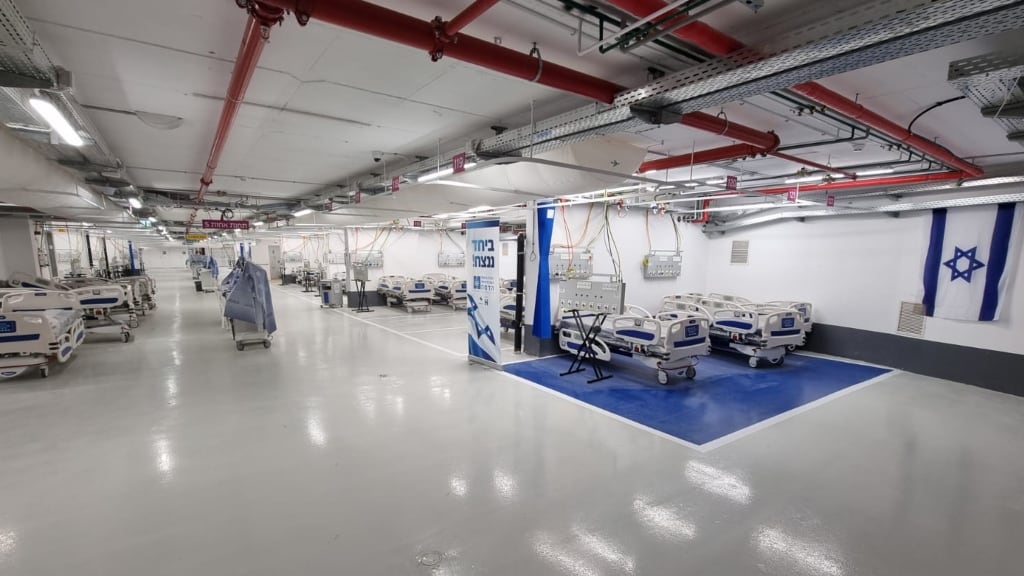 Israel transforma estacionamientos en hospitales