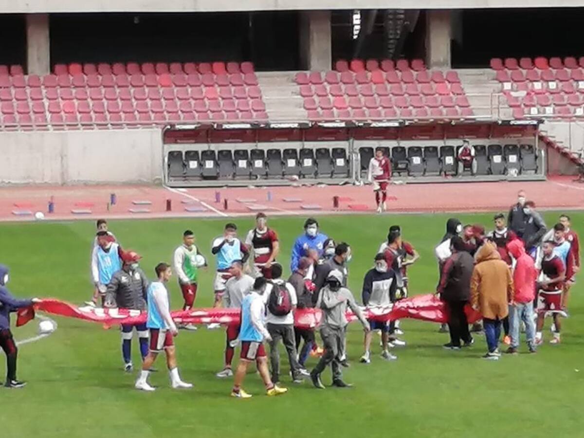 «Chao Bozán» : Hinchas de Deportes La Serena ingresaron al entrenamiento por malos resultados